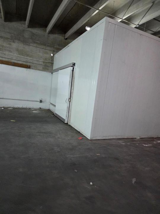 WALK-IN COOLER