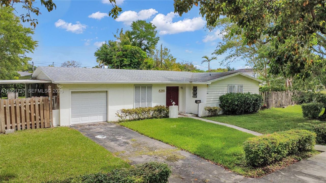 En Venta: $1,050,000 (4 camas, 2 baños, 2670 Pies cuadrados)