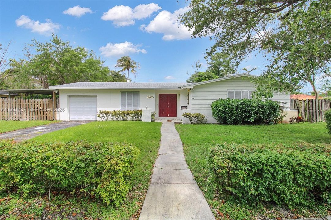 En Venta: $1,050,000 (4 camas, 2 baños, 2670 Pies cuadrados)