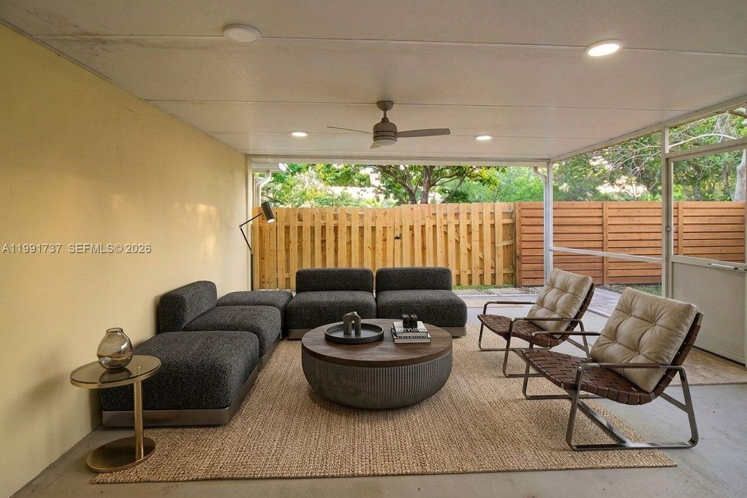 En Venta: $1,050,000 (4 camas, 2 baños, 2670 Pies cuadrados)