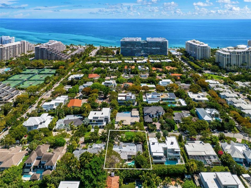 合同活跃: $5,250,000 (5 贝兹, 6 浴室, 3285 平方英尺)