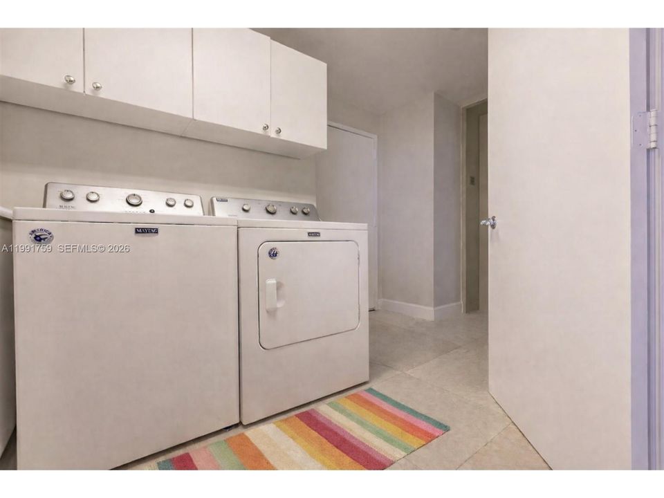 En Venta: $1,200,000 (3 camas, 2 baños, 2630 Pies cuadrados)