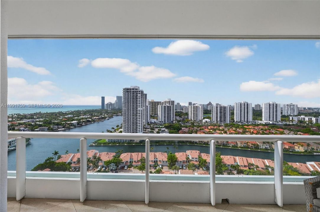 En Venta: $1,200,000 (3 camas, 2 baños, 2630 Pies cuadrados)