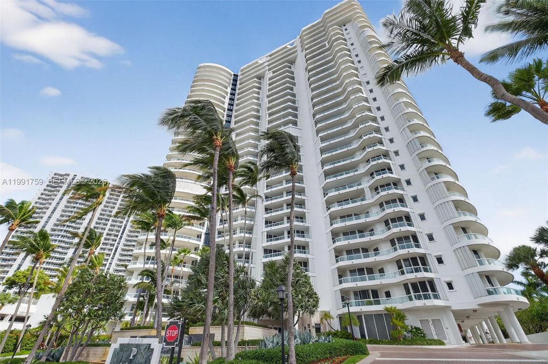 En Venta: $1,200,000 (3 camas, 2 baños, 2630 Pies cuadrados)
