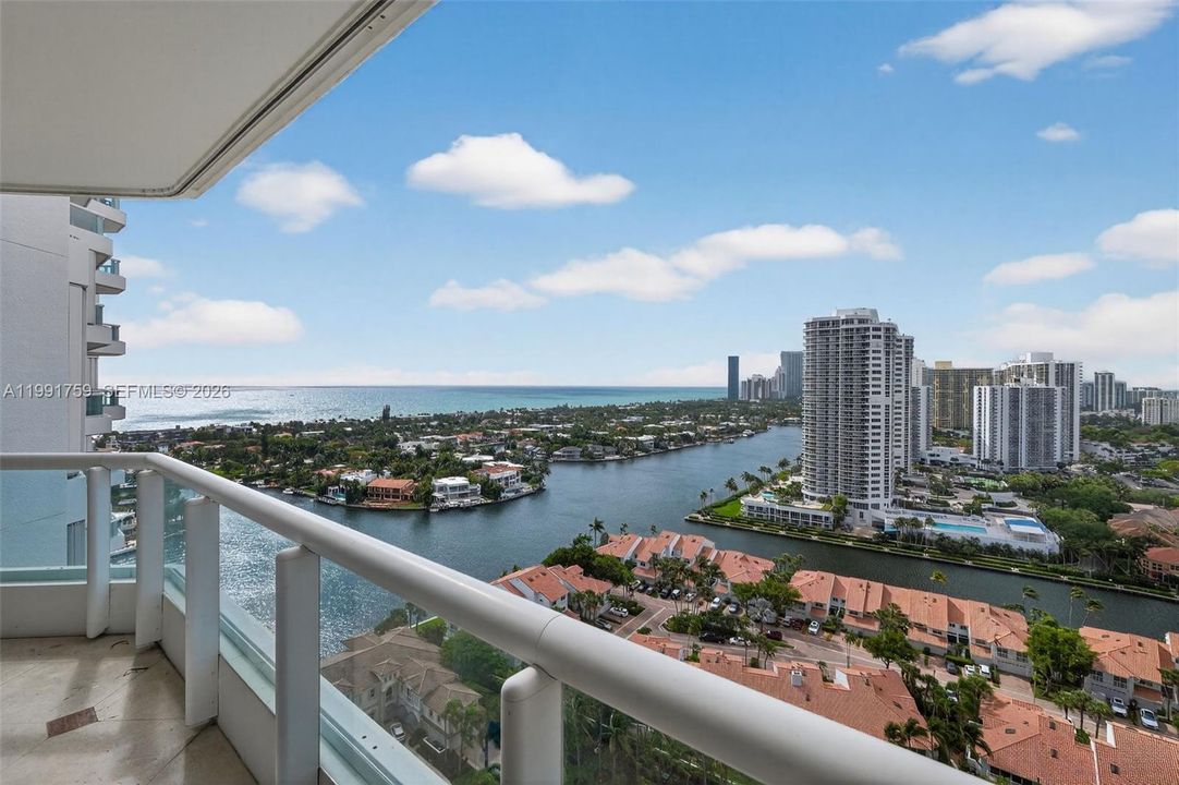 En Venta: $1,200,000 (3 camas, 2 baños, 2630 Pies cuadrados)