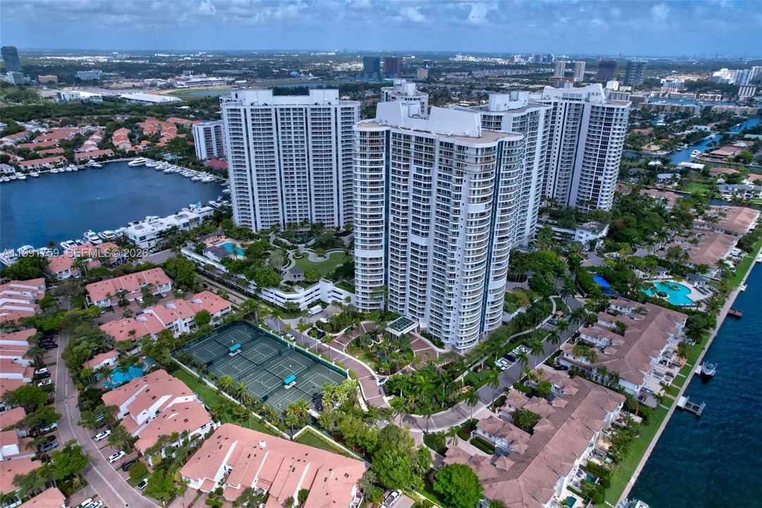 En Venta: $1,200,000 (3 camas, 2 baños, 2630 Pies cuadrados)
