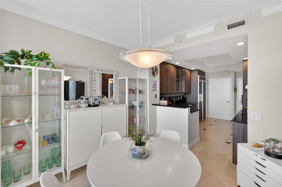 En Venta: $1,200,000 (3 camas, 2 baños, 2630 Pies cuadrados)