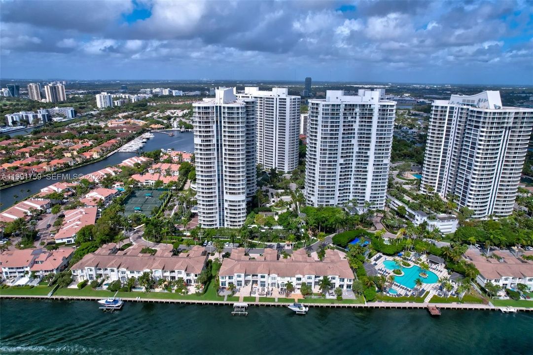 En Venta: $1,200,000 (3 camas, 2 baños, 2630 Pies cuadrados)