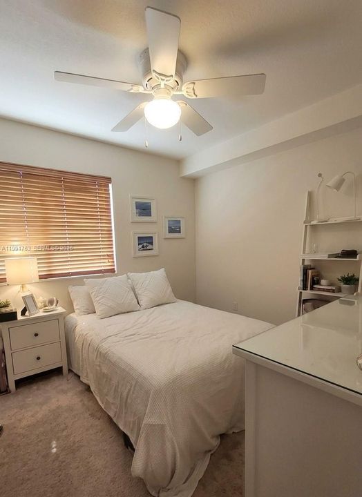 На продажу: $335,000 (2 спален, 2 ванн, 891 Квадратных фут)