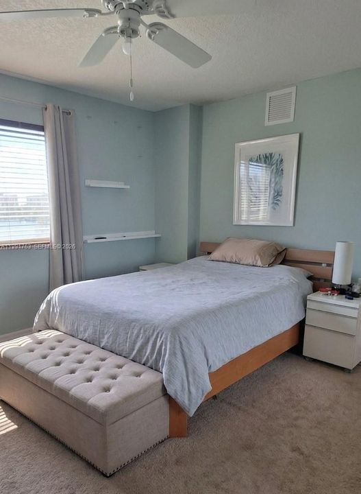 На продажу: $335,000 (2 спален, 2 ванн, 891 Квадратных фут)