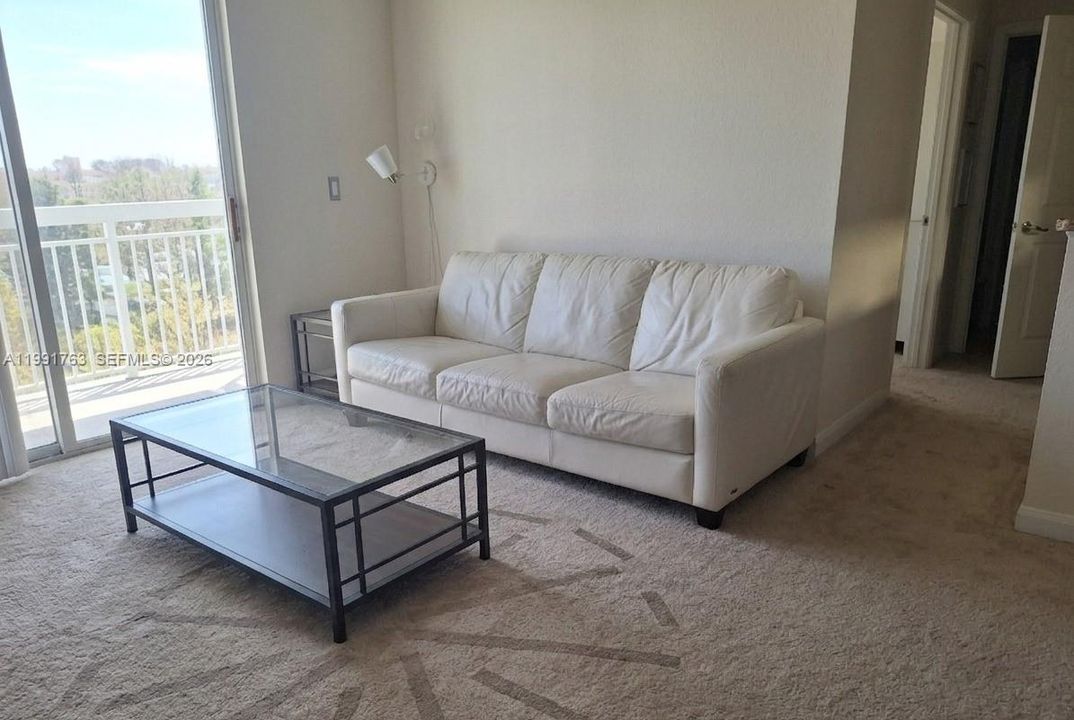 На продажу: $335,000 (2 спален, 2 ванн, 891 Квадратных фут)