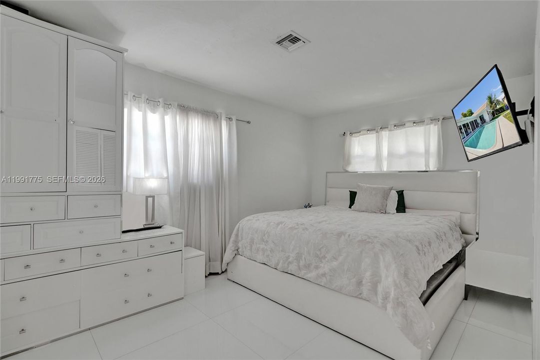 En Venta: $1,950,000 (4 camas, 3 baños, 2349 Pies cuadrados)