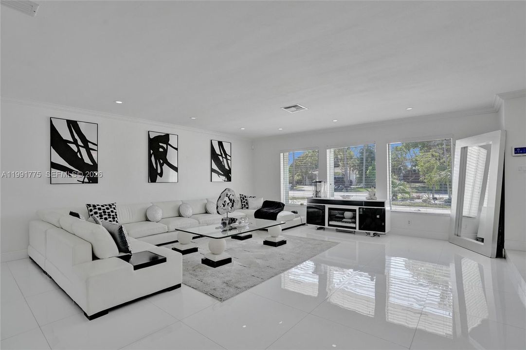 En Venta: $1,950,000 (4 camas, 3 baños, 2349 Pies cuadrados)