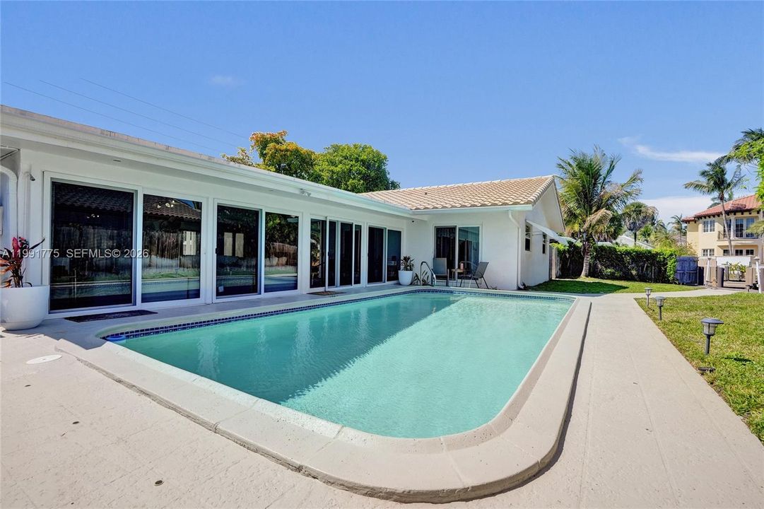 En Venta: $1,950,000 (4 camas, 3 baños, 2349 Pies cuadrados)