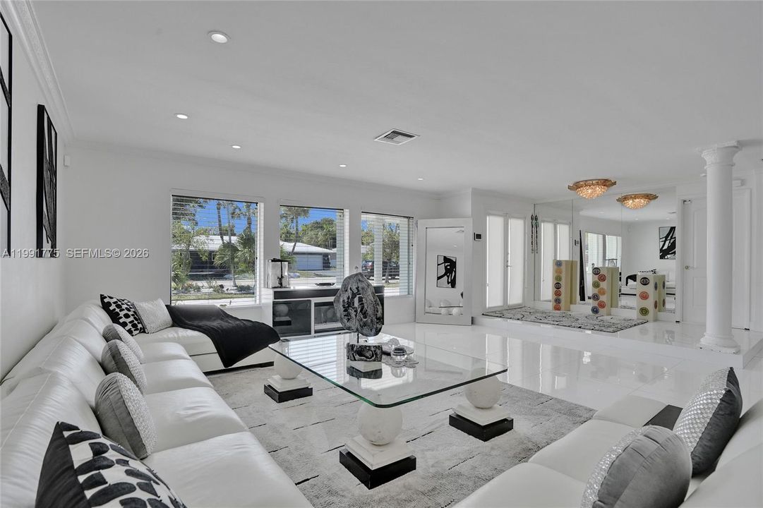 En Venta: $1,950,000 (4 camas, 3 baños, 2349 Pies cuadrados)
