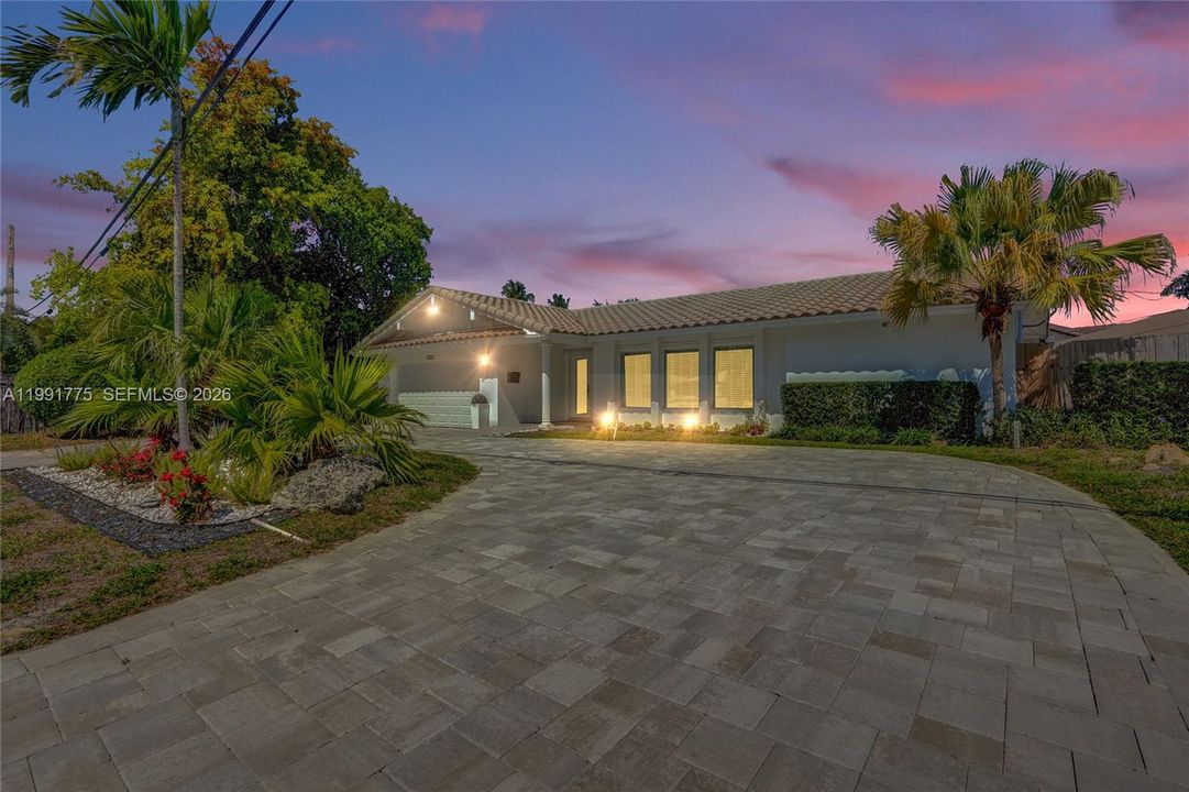 En Venta: $1,950,000 (4 camas, 3 baños, 2349 Pies cuadrados)