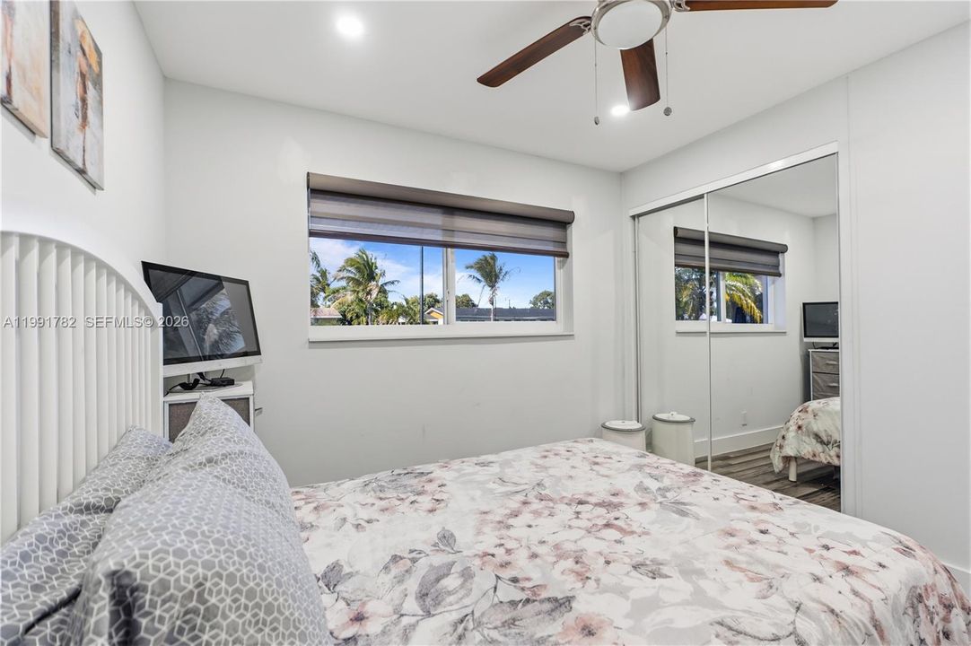 En Venta: $569,900 (4 camas, 2 baños, 1261 Pies cuadrados)