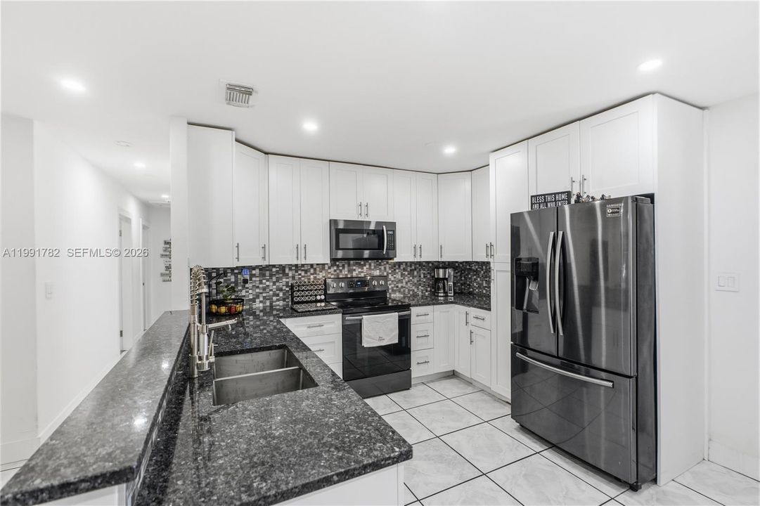 En Venta: $569,900 (4 camas, 2 baños, 1261 Pies cuadrados)