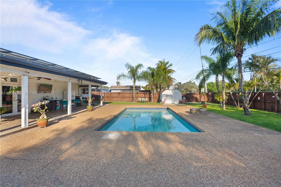 En Venta: $569,900 (4 camas, 2 baños, 1261 Pies cuadrados)