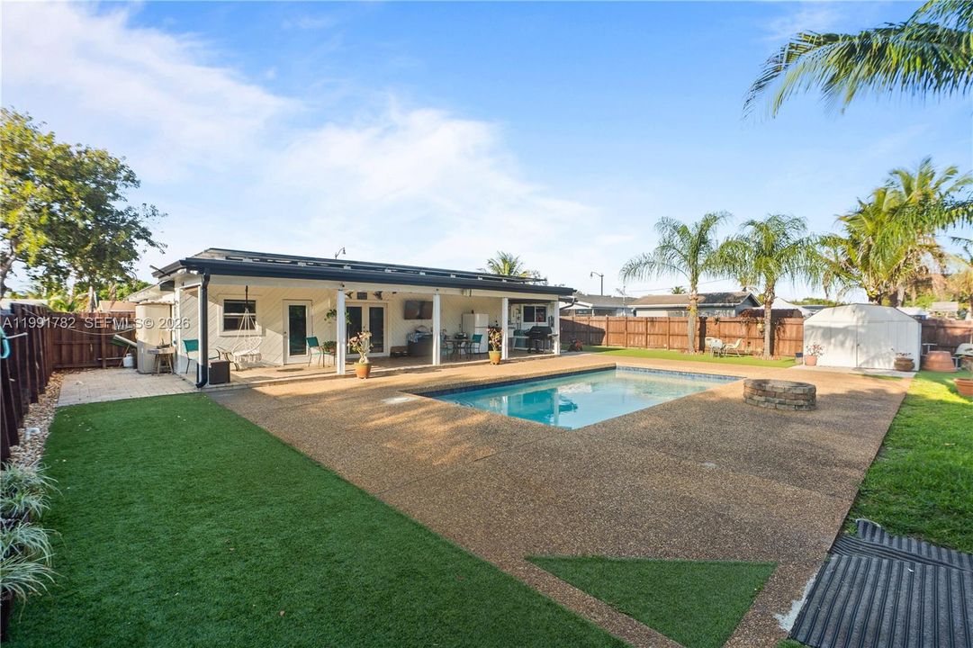 En Venta: $569,900 (4 camas, 2 baños, 1261 Pies cuadrados)
