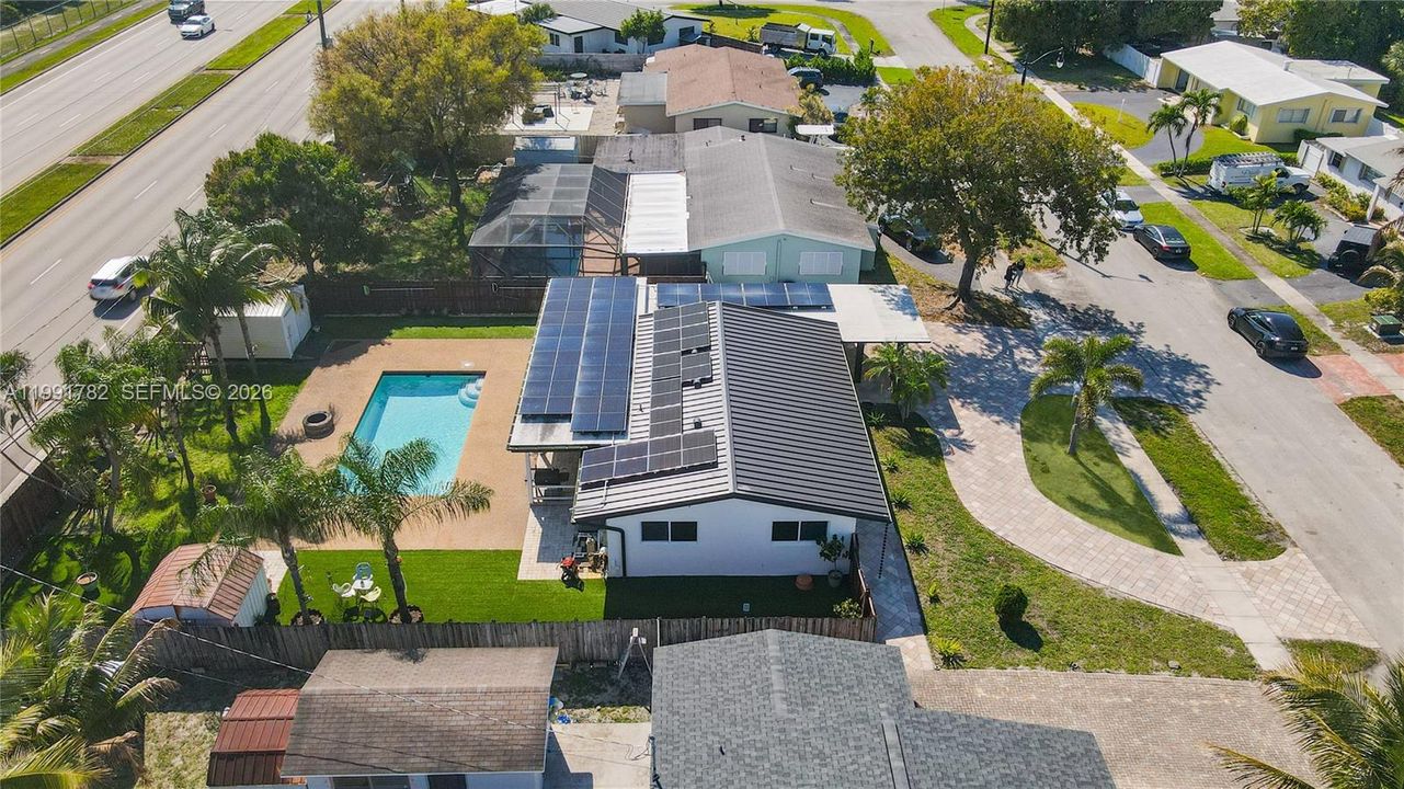 En Venta: $569,900 (4 camas, 2 baños, 1261 Pies cuadrados)