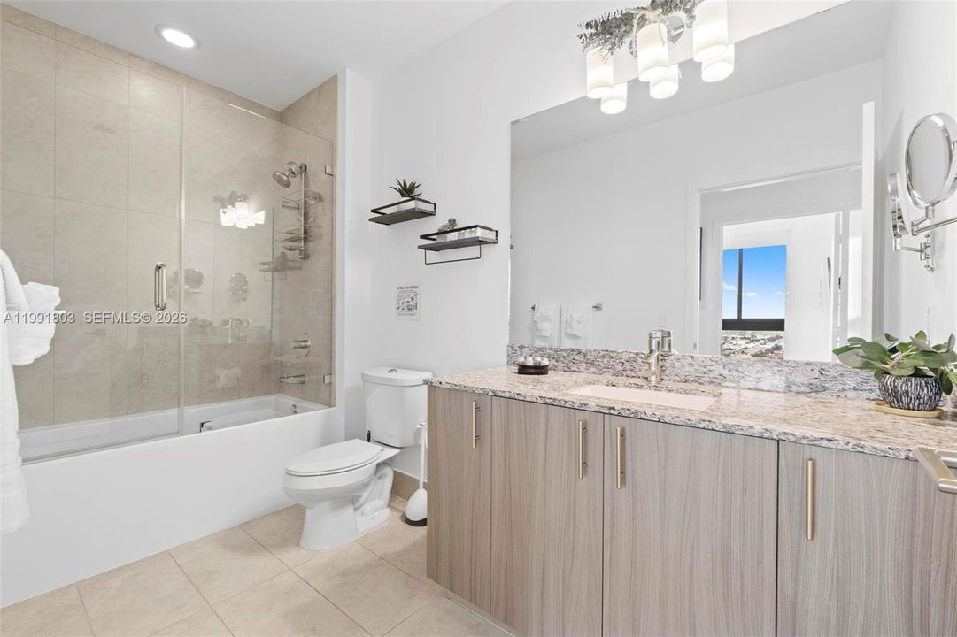 出租: $5,500 (2 贝兹, 2 浴室, 1379 平方英尺)