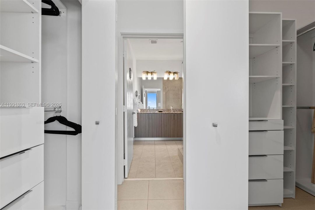 出租: $5,500 (2 贝兹, 2 浴室, 1379 平方英尺)