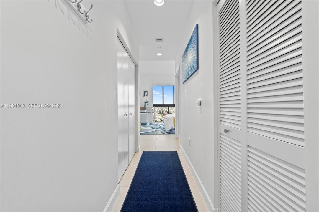 出租: $5,500 (2 贝兹, 2 浴室, 1379 平方英尺)