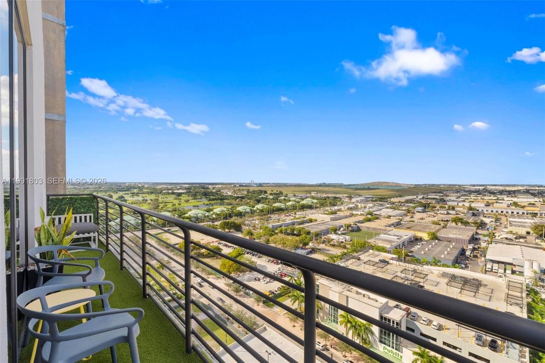 出租: $5,500 (2 贝兹, 2 浴室, 1379 平方英尺)