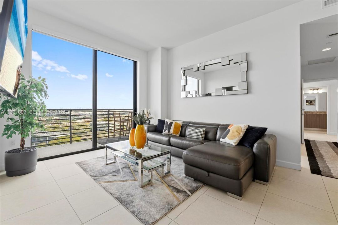 出租: $5,500 (2 贝兹, 2 浴室, 1379 平方英尺)