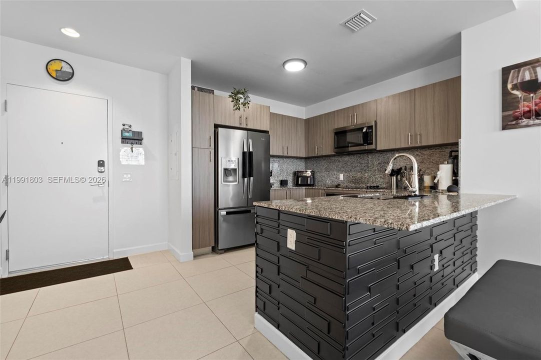 出租: $5,500 (2 贝兹, 2 浴室, 1379 平方英尺)