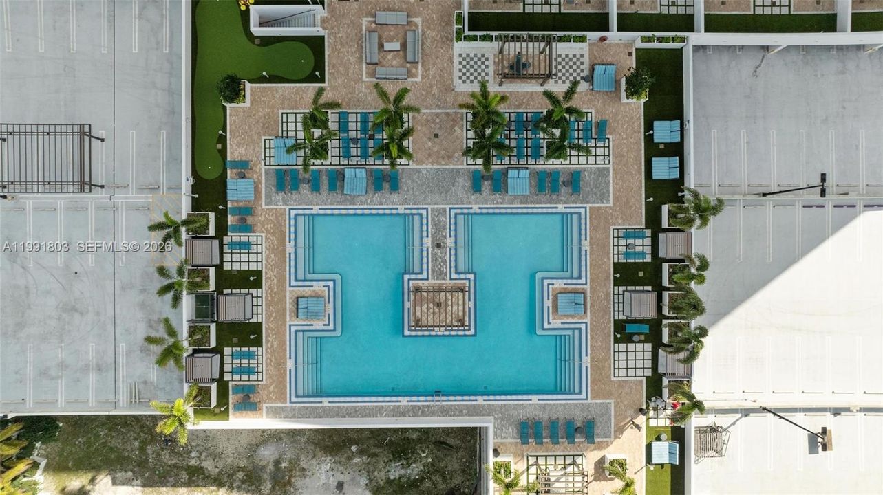 出租: $5,500 (2 贝兹, 2 浴室, 1379 平方英尺)