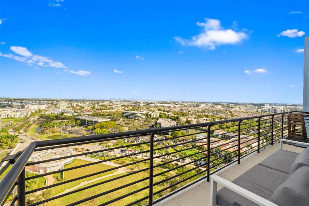 出租: $5,500 (2 贝兹, 2 浴室, 1379 平方英尺)