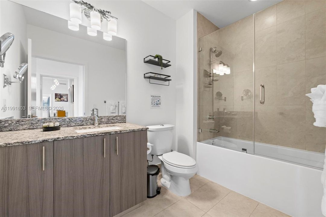 出租: $5,500 (2 贝兹, 2 浴室, 1379 平方英尺)