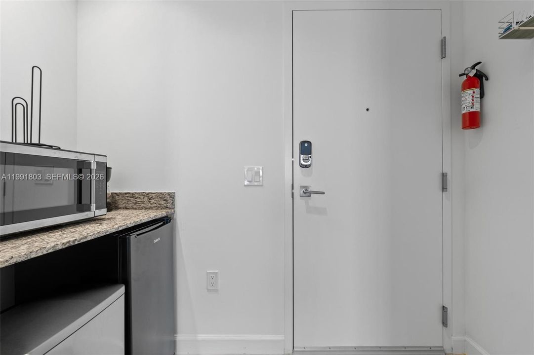 出租: $5,500 (2 贝兹, 2 浴室, 1379 平方英尺)