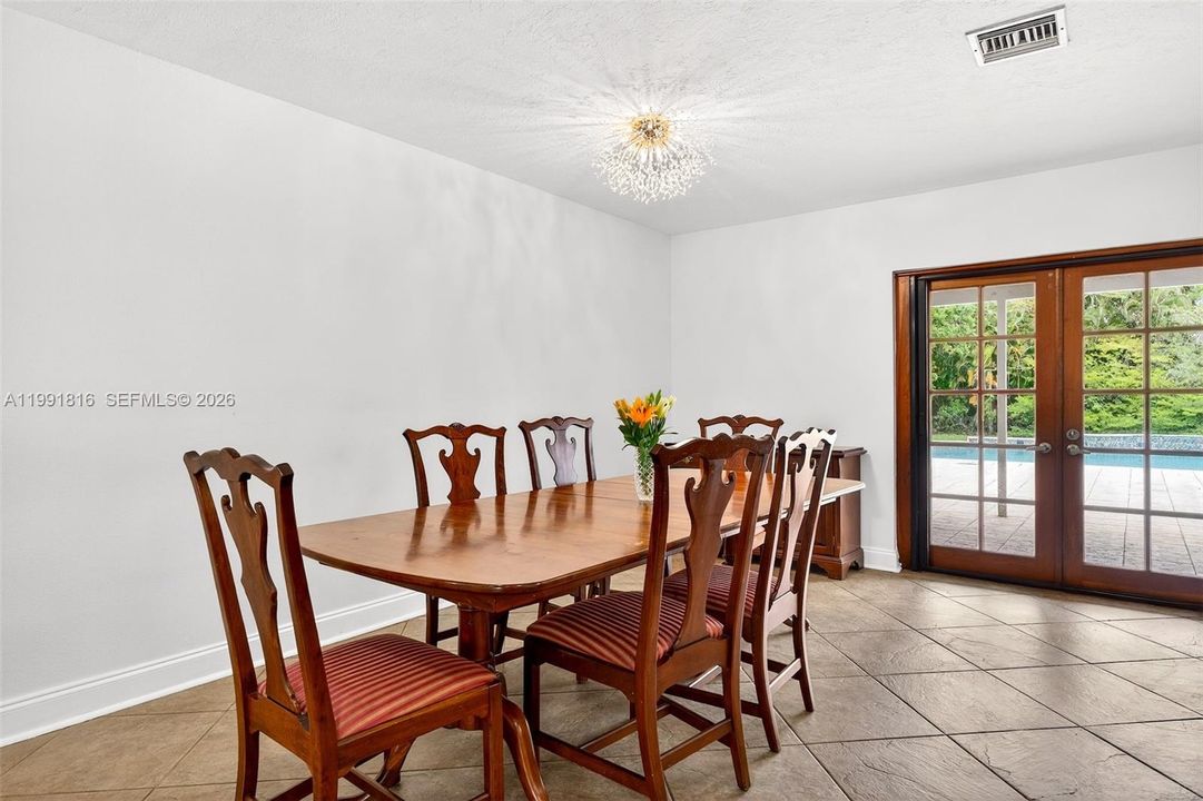 Activo con contrato: $1,070,000 (4 camas, 3 baños, 2168 Pies cuadrados)