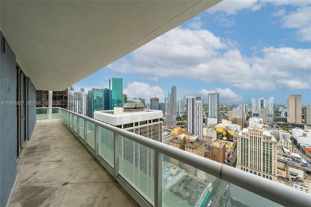 For Sale: $665,000 (2 beds, 2 baths, 1256 Square Feet)