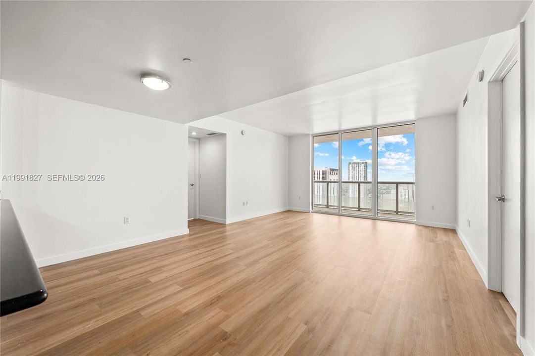 For Sale: $665,000 (2 beds, 2 baths, 1256 Square Feet)