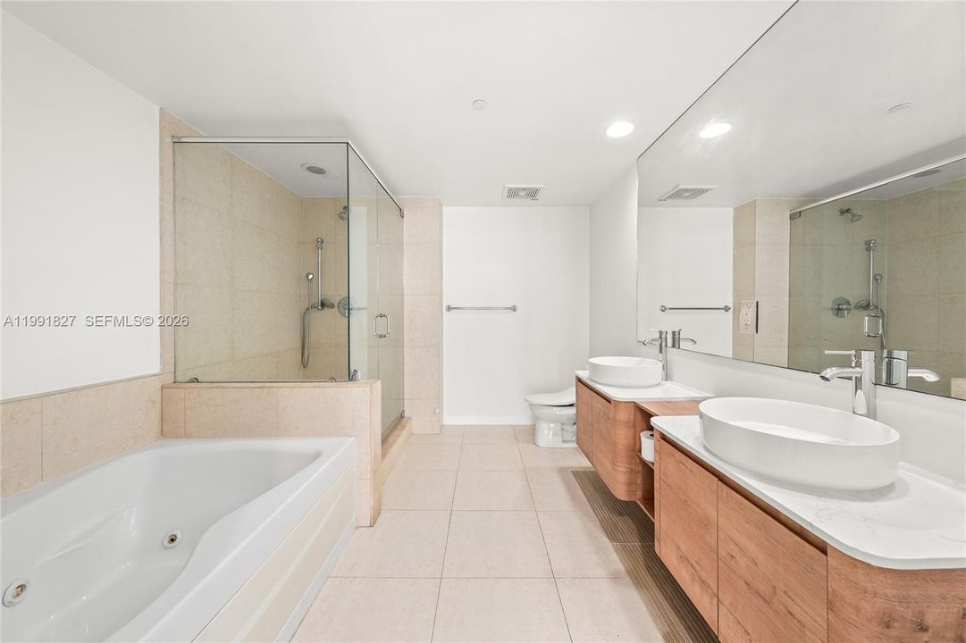 For Sale: $665,000 (2 beds, 2 baths, 1256 Square Feet)