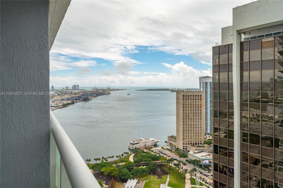 For Sale: $665,000 (2 beds, 2 baths, 1256 Square Feet)