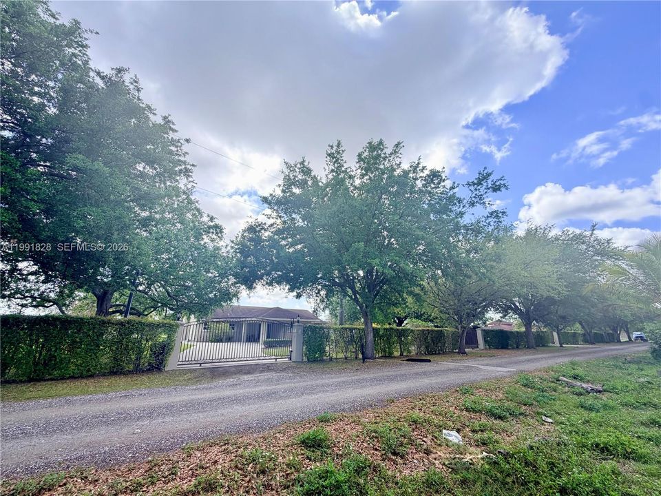Recently Sold: $1,550,000 (4 beds, 4 baths, 4870 Square Feet)