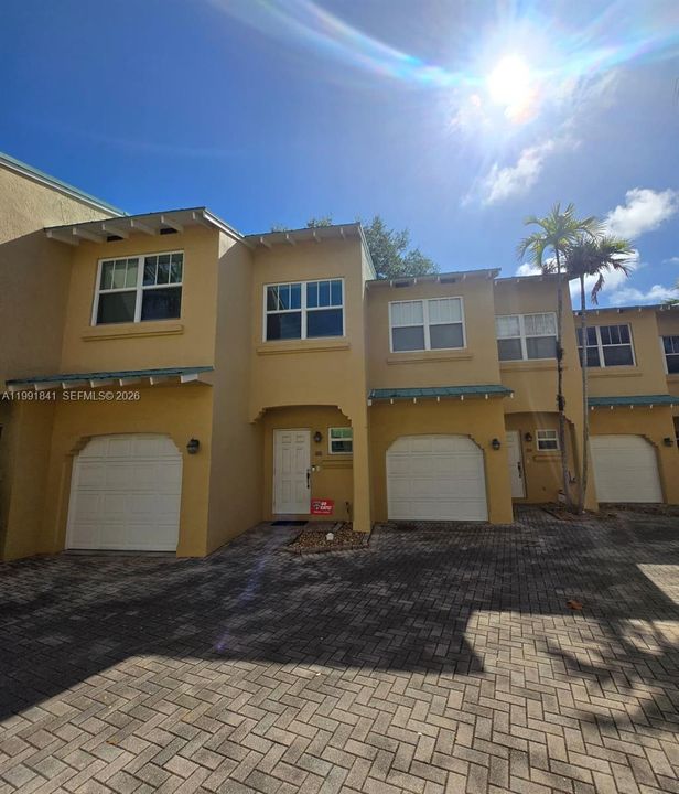 Active With Contract: $3,350 (2 beds, 2 baths, 1564 Square Feet)