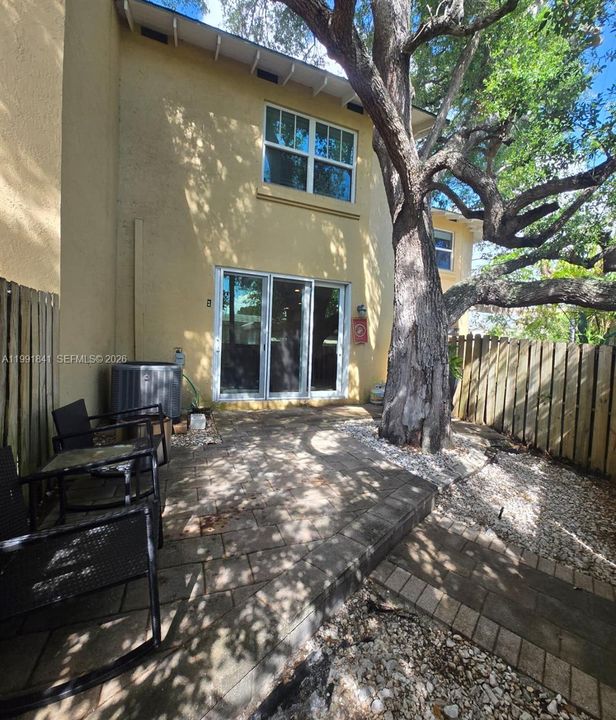 Active With Contract: $3,350 (2 beds, 2 baths, 1564 Square Feet)