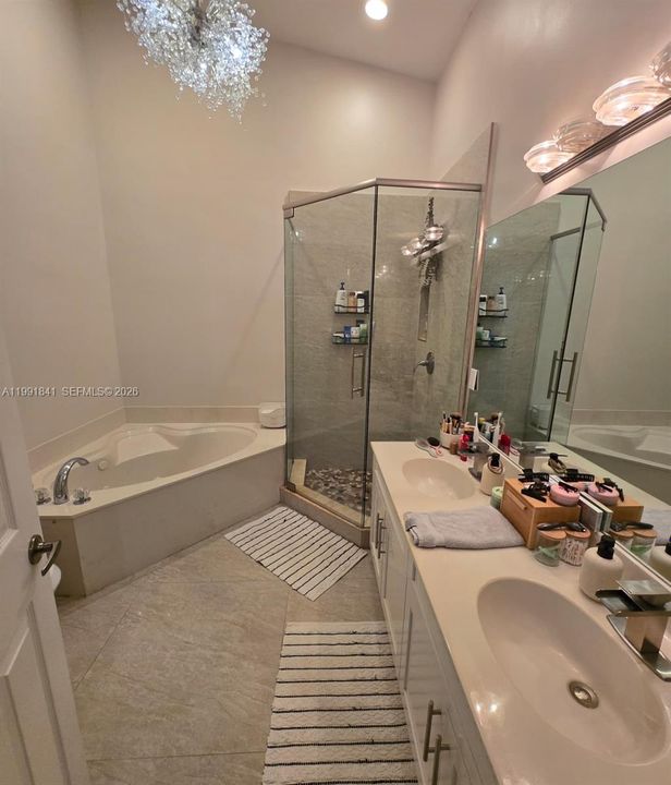 Active With Contract: $3,350 (2 beds, 2 baths, 1564 Square Feet)