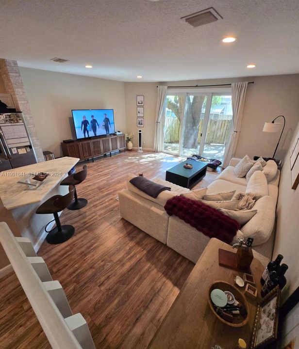 Active With Contract: $3,350 (2 beds, 2 baths, 1564 Square Feet)