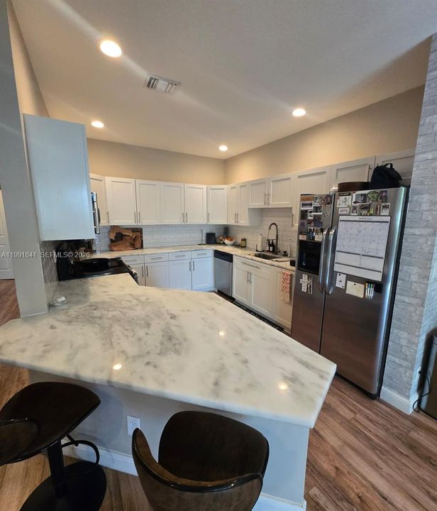 Active With Contract: $3,350 (2 beds, 2 baths, 1564 Square Feet)