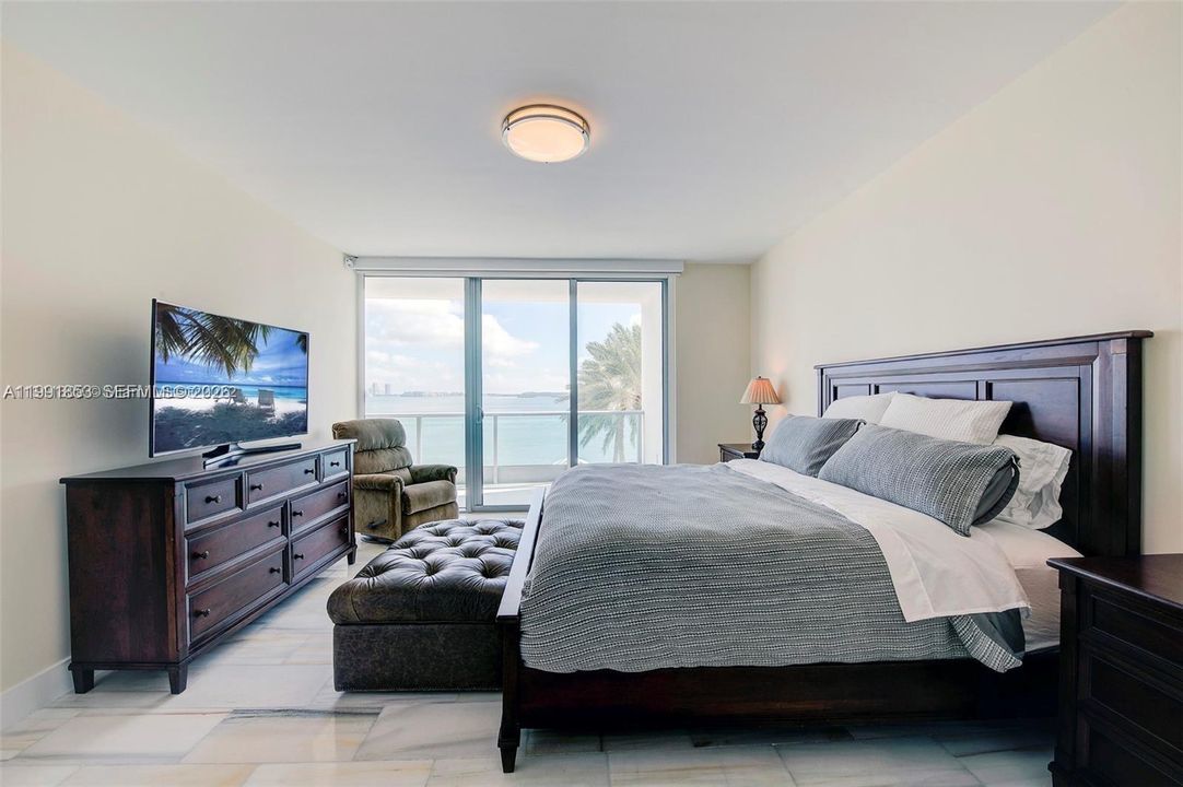 For Sale: $1,649,000 (2 beds, 3 baths, 1730 Square Feet)
