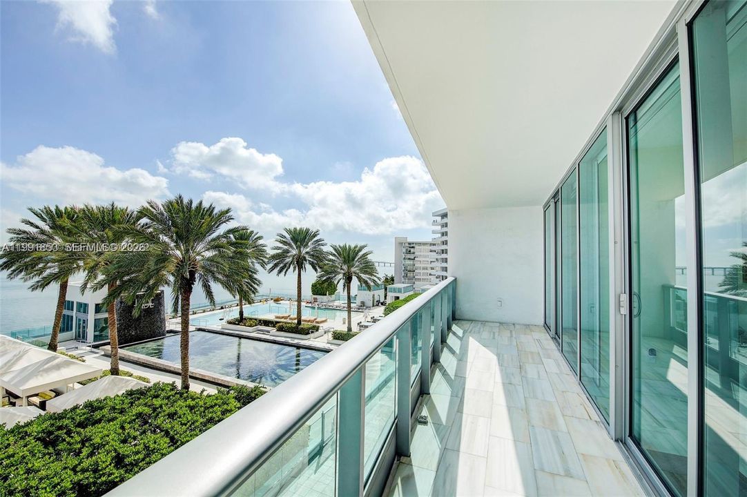 For Sale: $1,649,000 (2 beds, 3 baths, 1730 Square Feet)