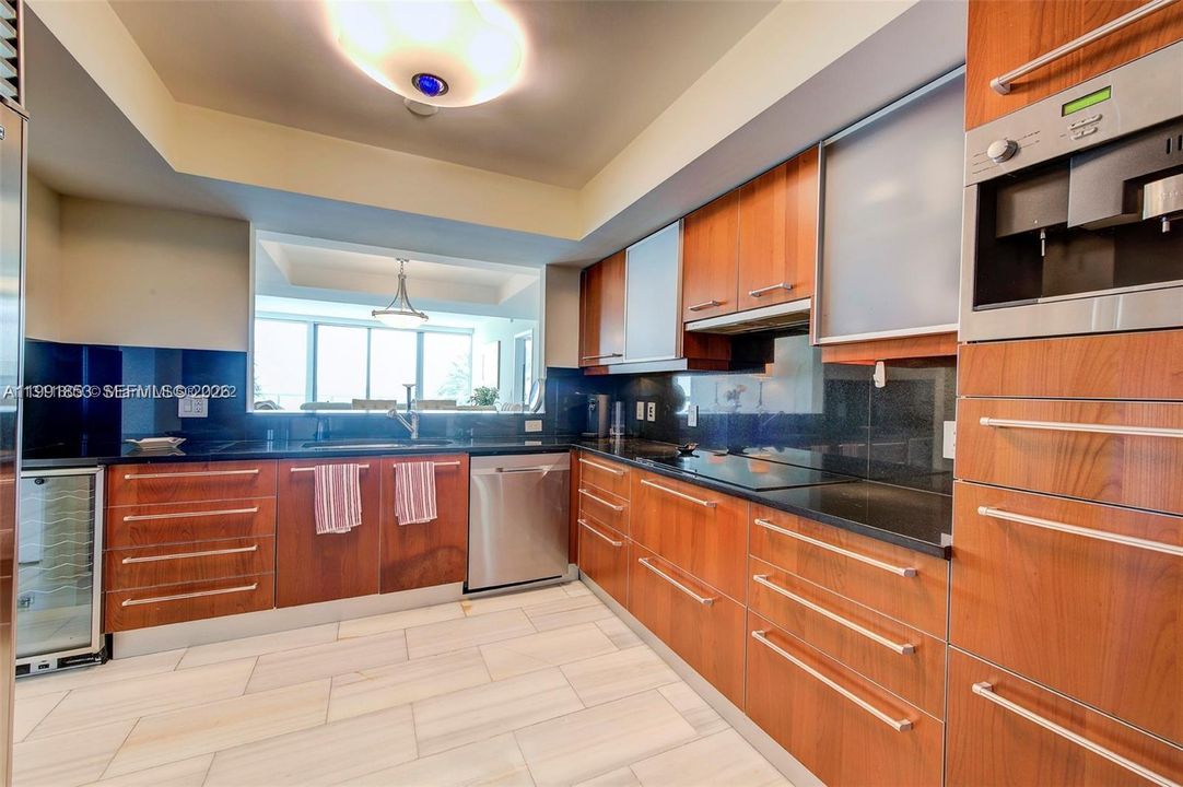 For Sale: $1,649,000 (2 beds, 3 baths, 1730 Square Feet)