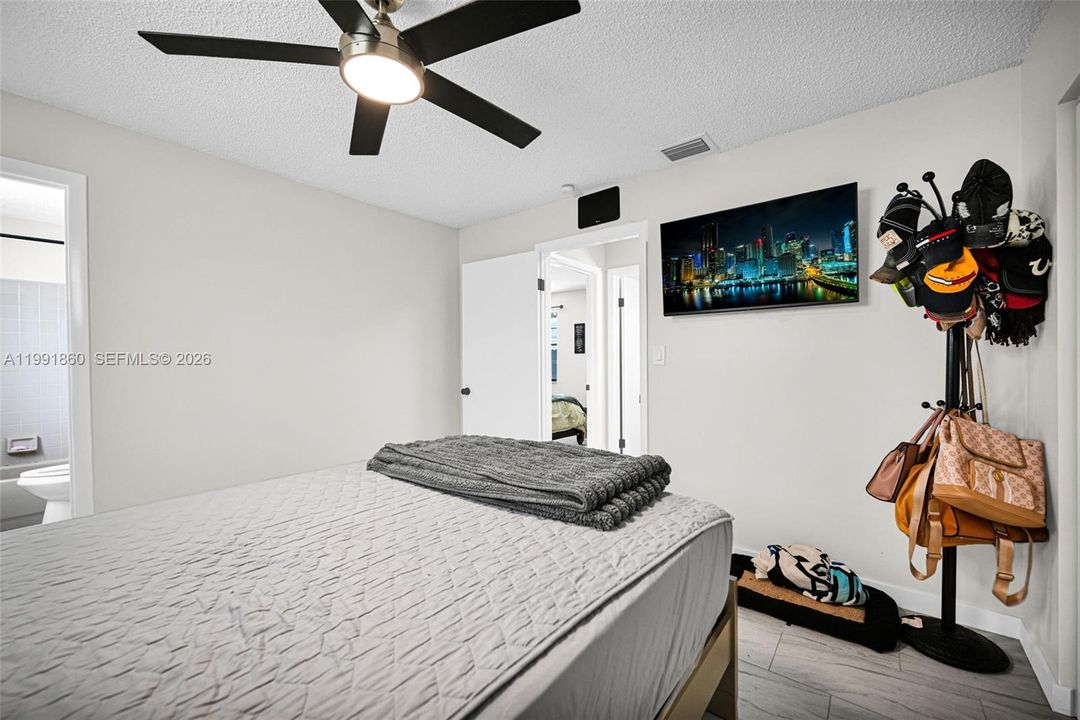 En Venta: $729,000 (0 camas, 0 baños, 1944 Pies cuadrados)